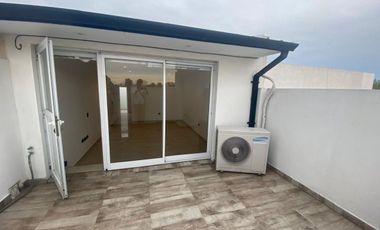 DEPARTAMENTO CON DOS PATIOS  EN LANÚS OESTE