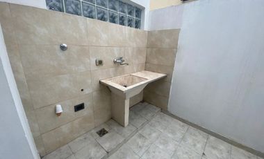 DEPARTAMENTO CON DOS PATIOS  EN LANÚS OESTE
