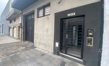 DEPARTAMENTO CON DOS PATIOS  EN LANÚS OESTE