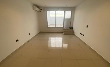 DEPARTAMENTO CON DOS PATIOS  EN LANÚS OESTE