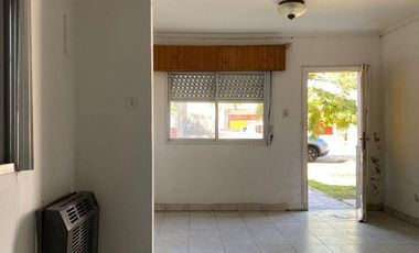 CASA EN VENTA EN PEHUAJO CON AMPLIO LOTE