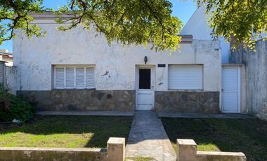 CASA EN VENTA EN PEHUAJO CON AMPLIO LOTE