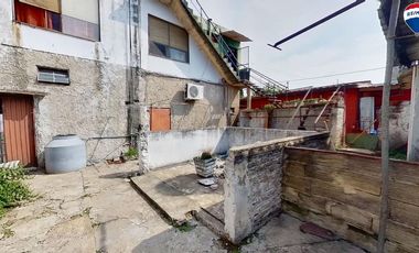 VENTA CASA 4 AMB CON COCHERA Y LOCAL VARELA CENTRO