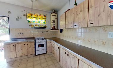 VENTA CASA 4 AMB CON COCHERA Y LOCAL VARELA CENTRO