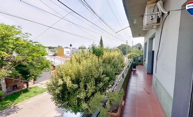 VENTA CASA 4 AMB CON COCHERA Y LOCAL VARELA CENTRO