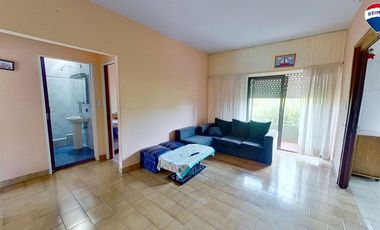 VENTA CASA 4 AMB CON COCHERA Y LOCAL VARELA CENTRO