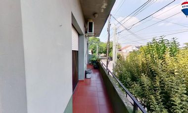 VENTA CASA 4 AMB CON COCHERA Y LOCAL VARELA CENTRO