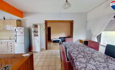 VENTA CASA 4 AMB CON COCHERA Y LOCAL VARELA CENTRO