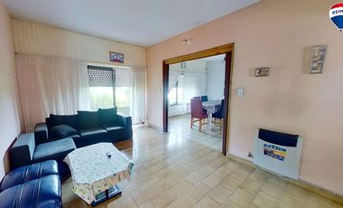 VENTA CASA 4 AMB CON COCHERA Y LOCAL VARELA CENTRO