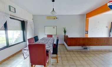 VENTA CASA 4 AMB CON COCHERA Y LOCAL VARELA CENTRO