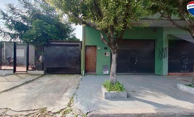 VENTA CASA 4 AMB CON COCHERA Y LOCAL VARELA CENTRO