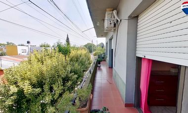 VENTA CASA 4 AMB CON COCHERA Y LOCAL VARELA CENTRO
