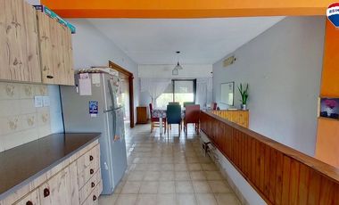 VENTA CASA 4 AMB CON COCHERA Y LOCAL VARELA CENTRO