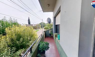 VENTA CASA 4 AMB CON COCHERA Y LOCAL VARELA CENTRO