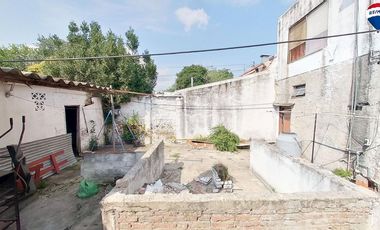 VENTA CASA 4 AMB CON COCHERA Y LOCAL VARELA CENTRO
