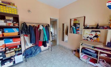 VENTA CASA 4 AMB CON COCHERA Y LOCAL VARELA CENTRO