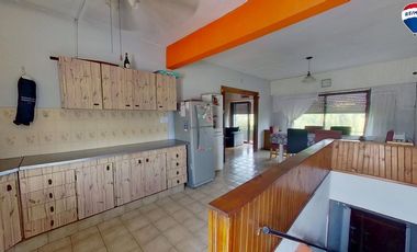 VENTA CASA 4 AMB CON COCHERA Y LOCAL VARELA CENTRO