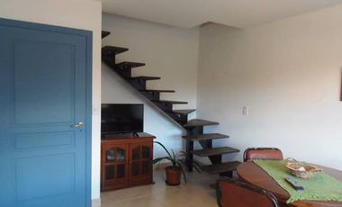 SE ALQUILA DEPTO TIPO DUPLEX DE 1 DORMITORIO