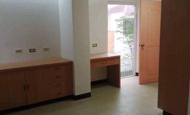 5 Bedroom 3 Floor Townhouse for Rent in Imus,Cavite
