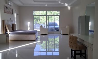 MODERN HOUSE AND LOT