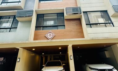 𝐅𝐎𝐑 𝐋𝐄𝐀𝐒𝐄: 𝐌𝐨𝐝𝐞𝐫𝐧 𝟒-𝐁𝐑 𝐓𝐨𝐰𝐧𝐡𝐨𝐮𝐬𝐞 𝐰/ 𝐌𝐚𝐢𝐝𝐬 𝐑𝐨𝐨𝐦 & 𝐂𝐚𝐫 𝐆𝐚𝐫𝐚𝐠𝐞 𝐚𝐭 𝐌𝐚𝐤𝐚𝐭𝐢 𝐂𝐢𝐭𝐲!