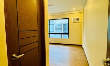 𝐅𝐎𝐑 𝐋𝐄𝐀𝐒𝐄: 𝐌𝐨𝐝𝐞𝐫𝐧 𝟒-𝐁𝐑 𝐓𝐨𝐰𝐧𝐡𝐨𝐮𝐬𝐞 𝐰/ 𝐌𝐚𝐢𝐝𝐬 𝐑𝐨𝐨𝐦 & 𝐂𝐚𝐫 𝐆𝐚𝐫𝐚𝐠𝐞 𝐚𝐭 𝐌𝐚𝐤𝐚𝐭𝐢 𝐂𝐢𝐭𝐲!