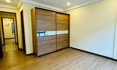 𝐅𝐎𝐑 𝐋𝐄𝐀𝐒𝐄: 𝐌𝐨𝐝𝐞𝐫𝐧 𝟒-𝐁𝐑 𝐓𝐨𝐰𝐧𝐡𝐨𝐮𝐬𝐞 𝐰/ 𝐌𝐚𝐢𝐝𝐬 𝐑𝐨𝐨𝐦 & 𝐂𝐚𝐫 𝐆𝐚𝐫𝐚𝐠𝐞 𝐚𝐭 𝐌𝐚𝐤𝐚𝐭𝐢 𝐂𝐢𝐭𝐲!