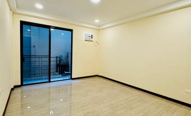 𝐅𝐎𝐑 𝐋𝐄𝐀𝐒𝐄: 𝐌𝐨𝐝𝐞𝐫𝐧 𝟒-𝐁𝐑 𝐓𝐨𝐰𝐧𝐡𝐨𝐮𝐬𝐞 𝐰/ 𝐌𝐚𝐢𝐝𝐬 𝐑𝐨𝐨𝐦 & 𝐂𝐚𝐫 𝐆𝐚𝐫𝐚𝐠𝐞 𝐚𝐭 𝐌𝐚𝐤𝐚𝐭𝐢 𝐂𝐢𝐭𝐲!