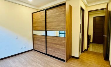 𝐅𝐎𝐑 𝐋𝐄𝐀𝐒𝐄: 𝐌𝐨𝐝𝐞𝐫𝐧 𝟒-𝐁𝐑 𝐓𝐨𝐰𝐧𝐡𝐨𝐮𝐬𝐞 𝐰/ 𝐌𝐚𝐢𝐝𝐬 𝐑𝐨𝐨𝐦 & 𝐂𝐚𝐫 𝐆𝐚𝐫𝐚𝐠𝐞 𝐚𝐭 𝐌𝐚𝐤𝐚𝐭𝐢 𝐂𝐢𝐭𝐲!