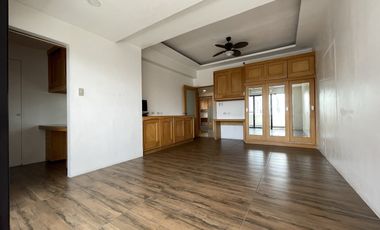PENTHOUSE UNIT AT EISENHOWER CONDOMINIUM