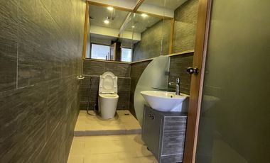 PENTHOUSE UNIT AT EISENHOWER CONDOMINIUM