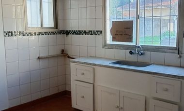 CASA VENTA BURZACO APAT CREDITO PROXIMA A YRIGOYEN