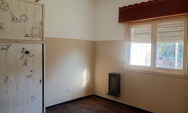 CASA VENTA BURZACO APAT CREDITO PROXIMA A YRIGOYEN