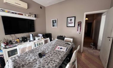 CASA 4 AMBIENTES EN VENTA MONTE GRANDE CENTRO
