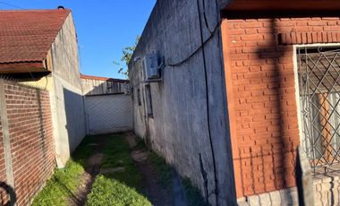 CASA 4 AMBIENTES EN VENTA MONTE GRANDE CENTRO