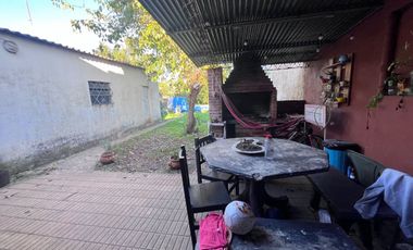CASA 4 AMBIENTES EN VENTA MONTE GRANDE CENTRO
