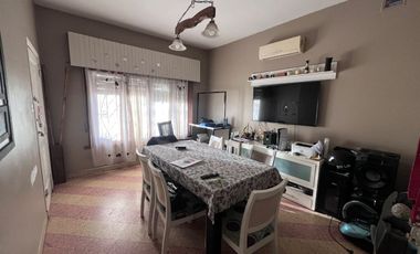 CASA 4 AMBIENTES EN VENTA MONTE GRANDE CENTRO