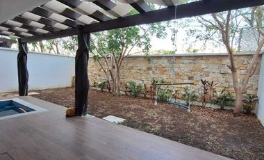 CASA EN RENTA MERIDA PRIVADA RESIDENCIAL TEMOZON