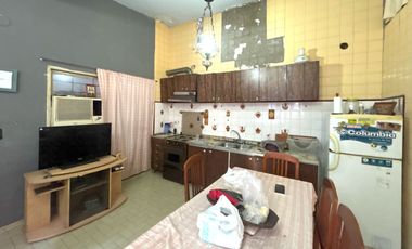 Casa con excelente acceso en Lanus Oeste