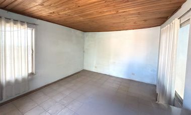 Casa con excelente acceso en Lanus Oeste