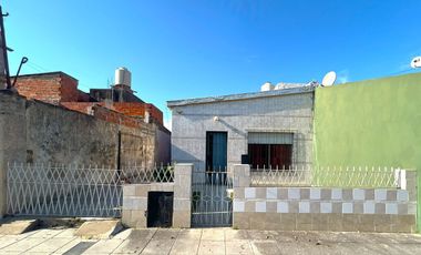 Casa con excelente acceso en Lanus Oeste