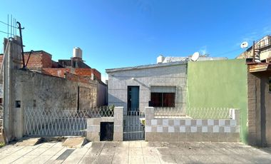 Casa con excelente acceso en Lanus Oeste