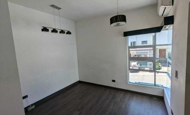 Casa Renta, moderna, bien Ubicada y con Seguridad.