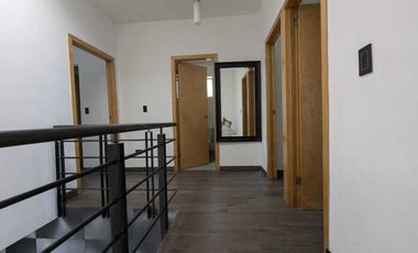 Casa Renta, moderna, bien Ubicada y con Seguridad.
