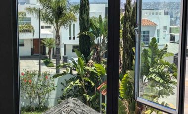 Casa Renta, moderna, bien Ubicada y con Seguridad.