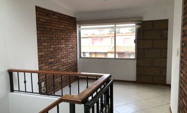 Casa en privada, 4 recámaras, jardín.