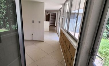 Casa en privada, 4 recámaras, jardín.