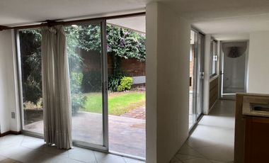 Casa en privada, 4 recámaras, jardín.