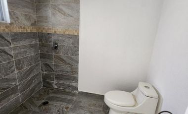 Casa en privada, 4 recámaras, jardín.