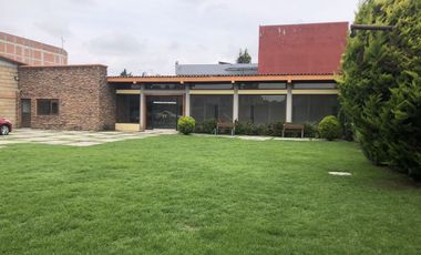 Casa en privada, 4 recámaras, jardín.